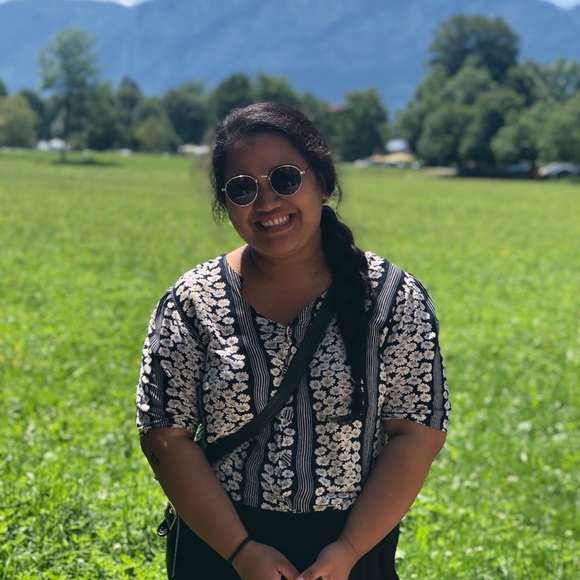 Meet your Posher, Reia - Picture 1 of 2